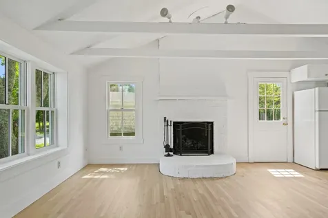 130 Wing Road Oak Bluffs MA 02557