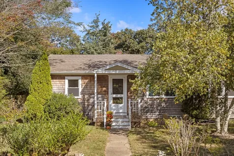 9 Webaqua Road Oak Bluffs MA 02557