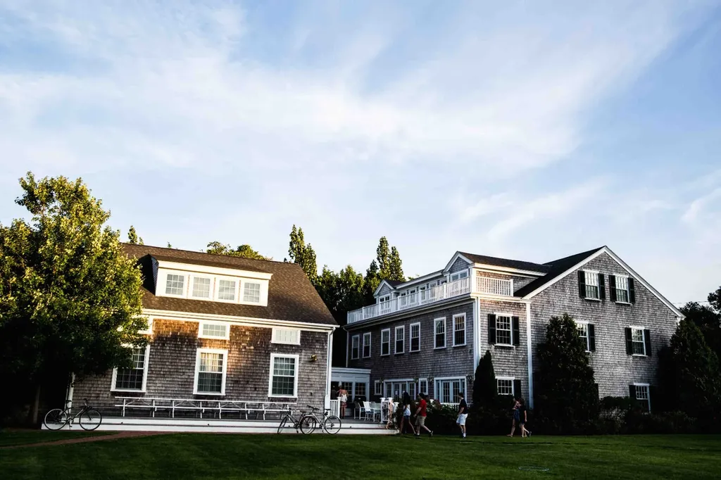 211 Upper Main Street & 26 Curtis Lane Edgartown MA 02539