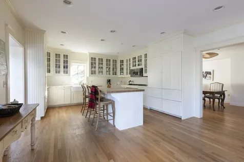 211 Upper Main Street & 26 Curtis Lane Edgartown MA 02539