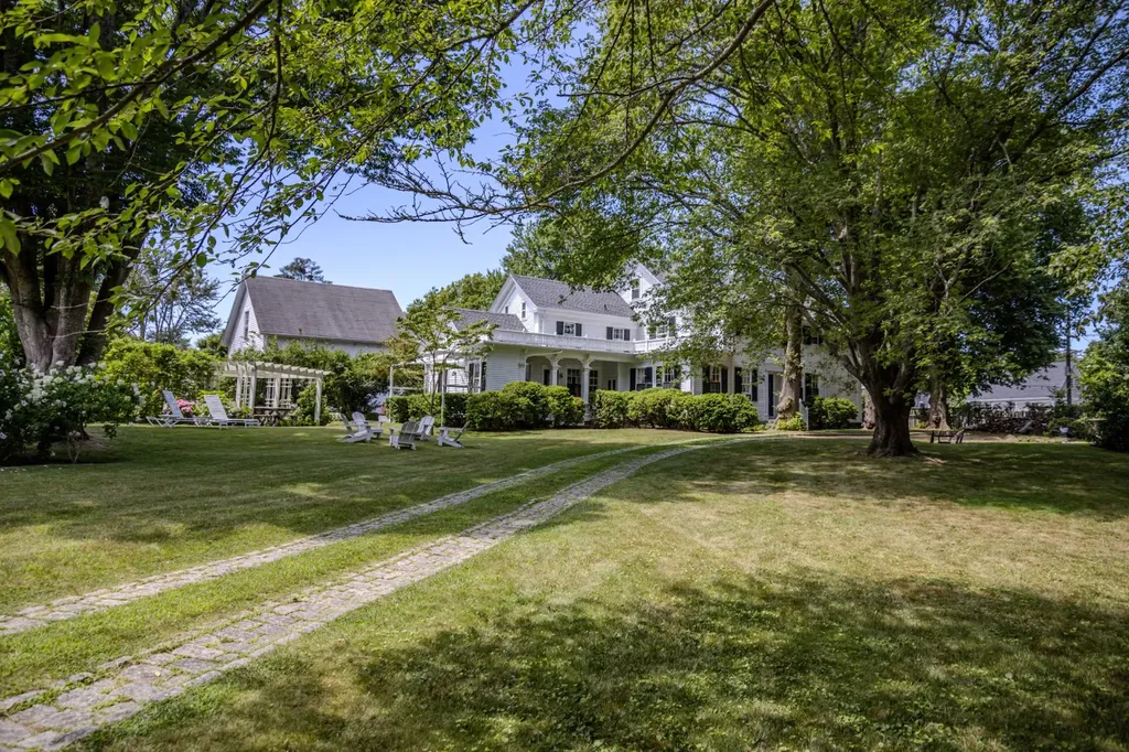 70 Spring Street And William St. Lot Vineyard Haven MA 02568