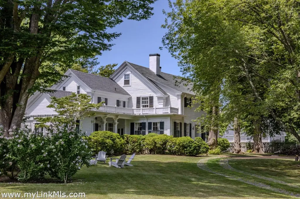 70 Spring Street And William St. Lot Vineyard Haven MA 02568