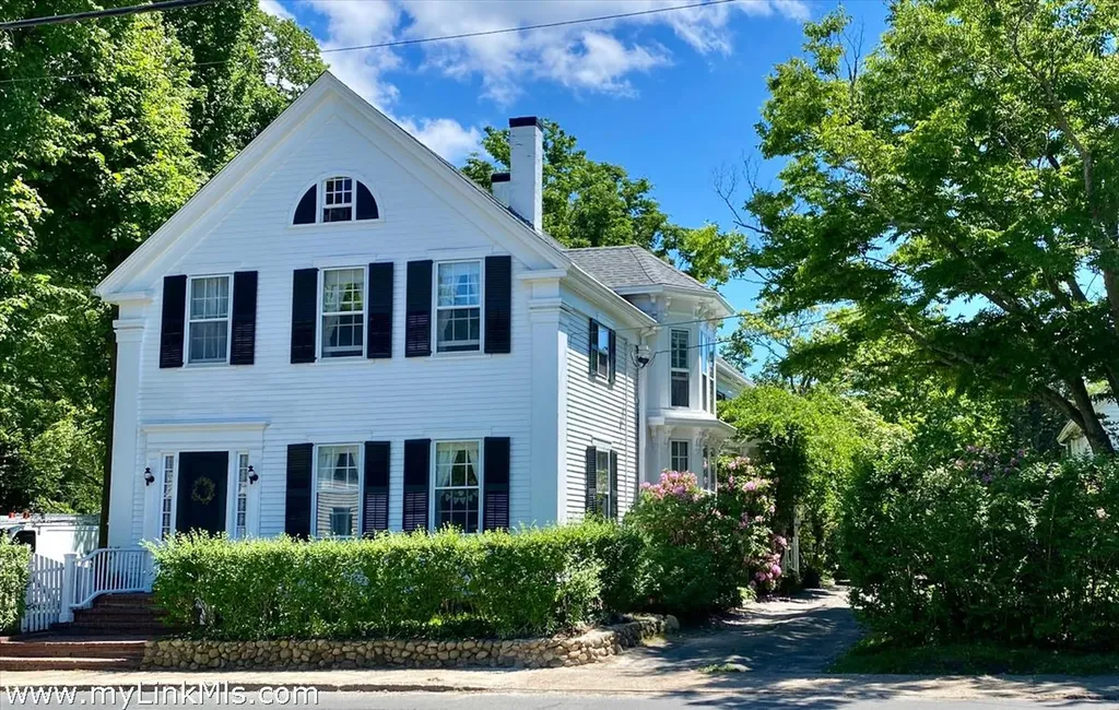 70 Spring Street And William St. Lot Vineyard Haven MA 02568