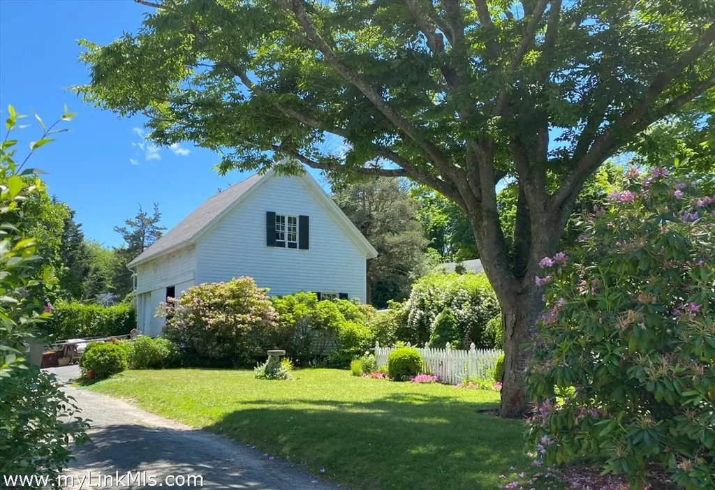 70 Spring Street And William St. Lot Vineyard Haven MA 02568