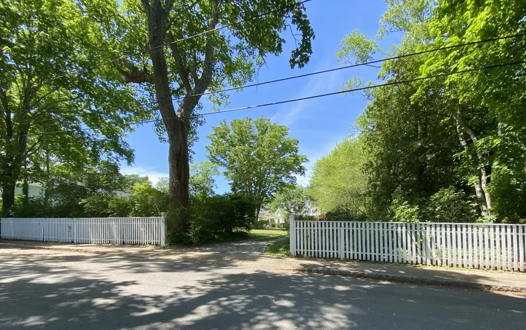 70 Spring Street And William St. Lot Vineyard Haven MA 02568