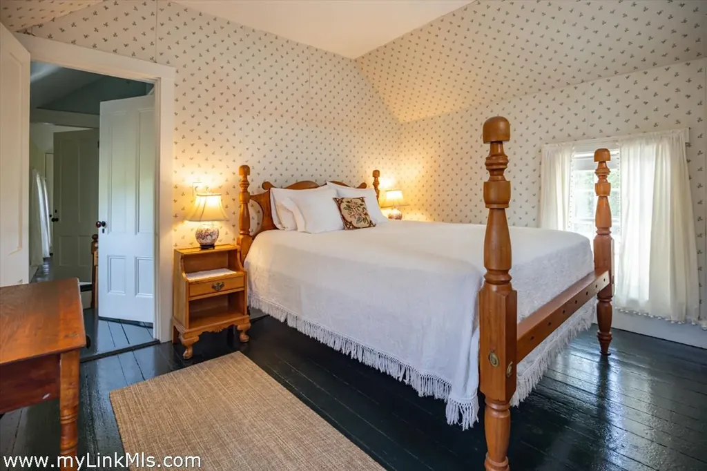 70 Spring Street And William St. Lot Vineyard Haven MA 02568