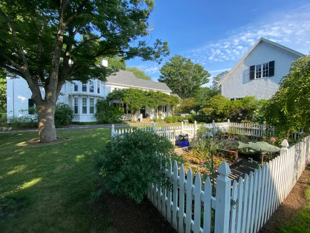 70 Spring Street And William St. Lot Vineyard Haven MA 02568