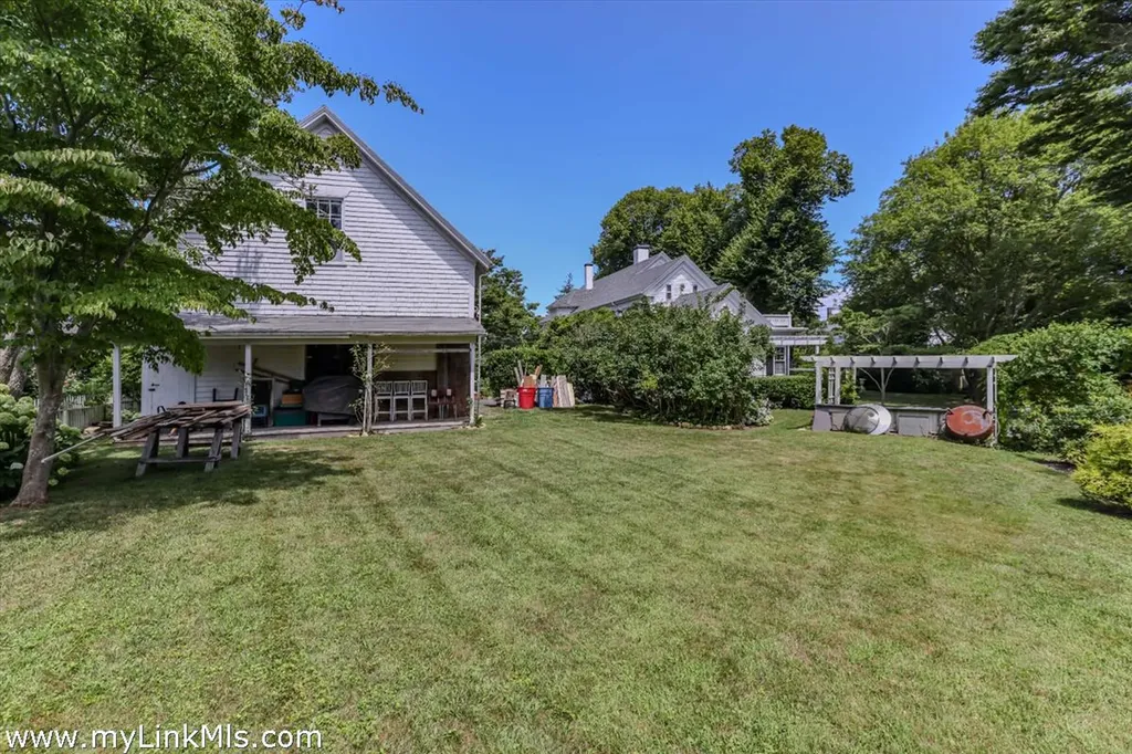 70 Spring Street And William St. Lot Vineyard Haven MA 02568