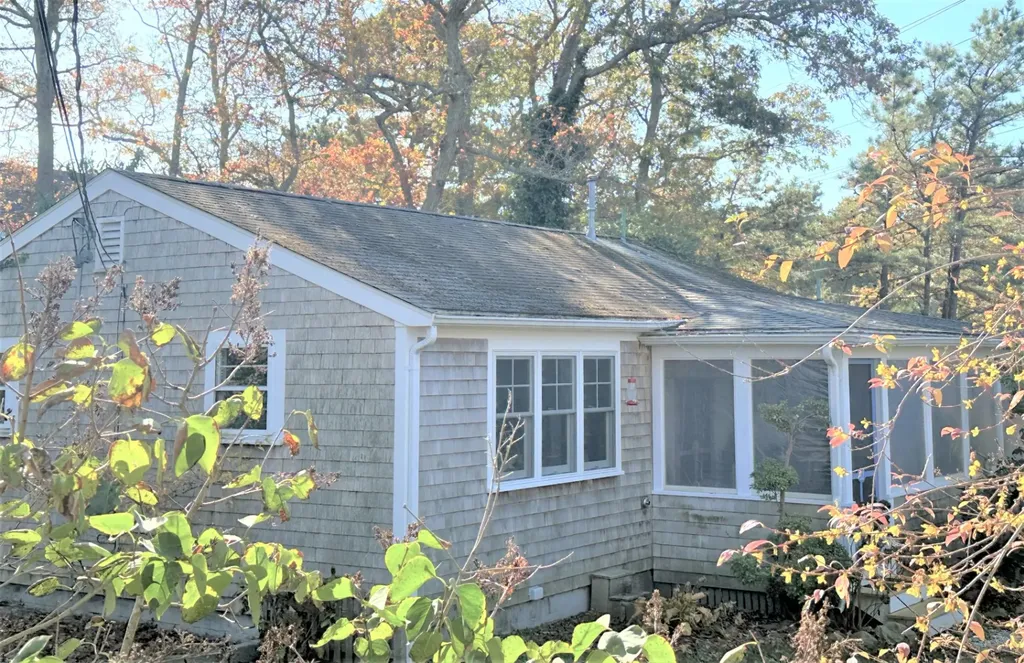 32 Clark Avenue Vineyard Haven MA 02568