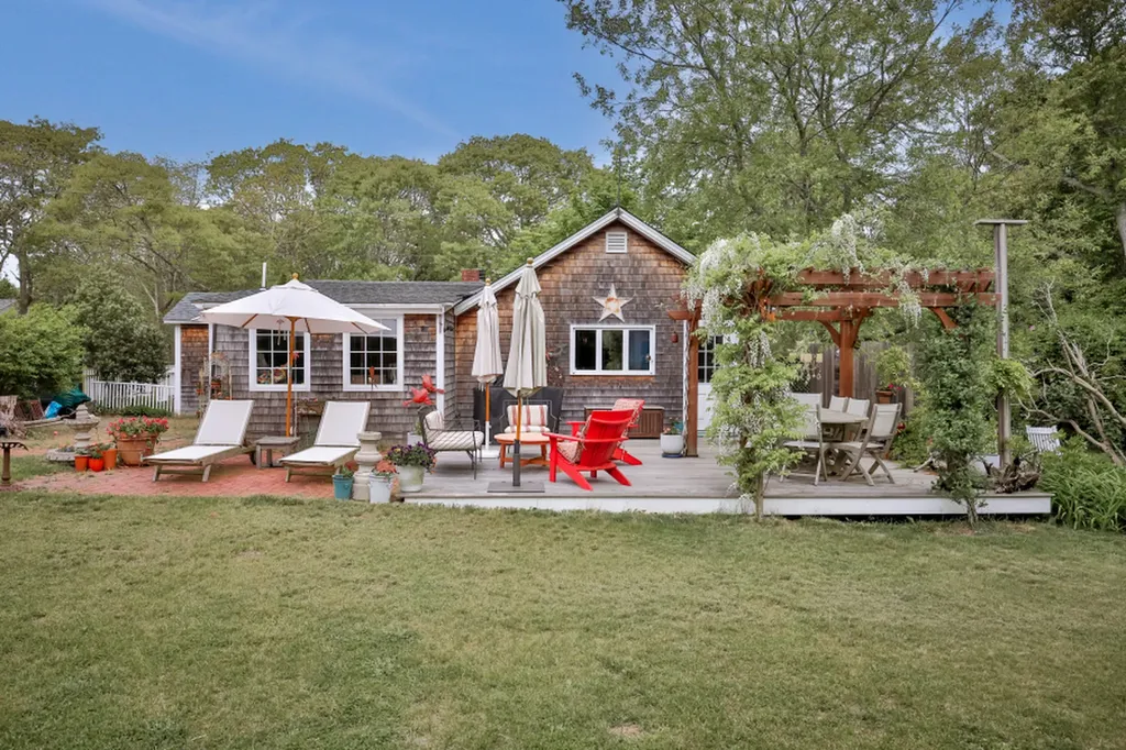 29 Jernegan Avenue Edgartown MA 02539