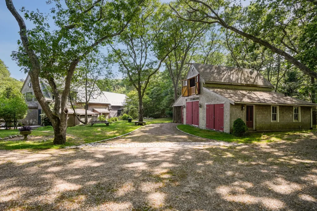 157 Ben Chase Road West Tisbury MA 02575