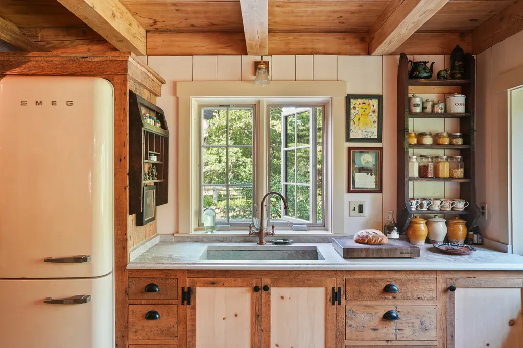 157 Ben Chase Road West Tisbury MA 02575