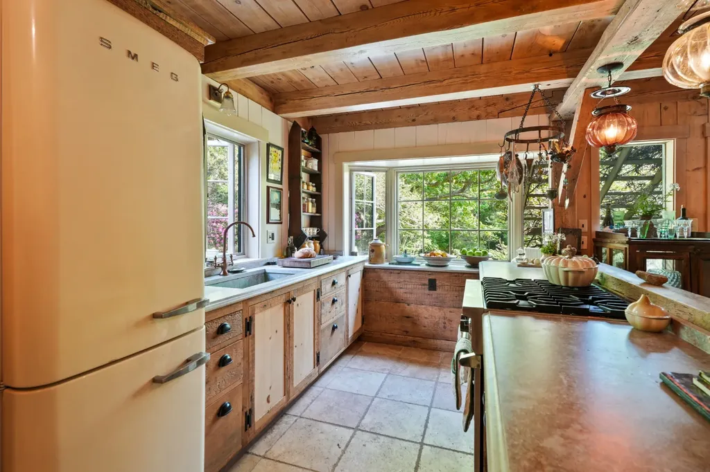 157 Ben Chase Road West Tisbury MA 02575