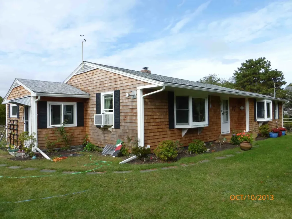 133 County Road Oak Bluffs MA 02568