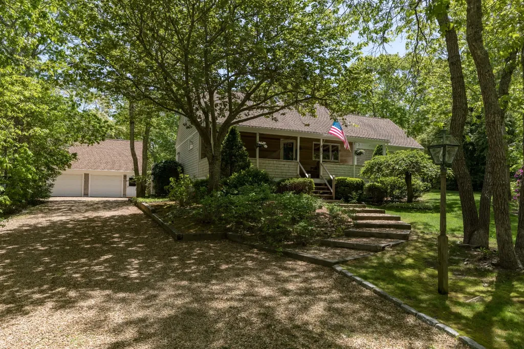 35 Seventh Street North Edgartown MA 02539