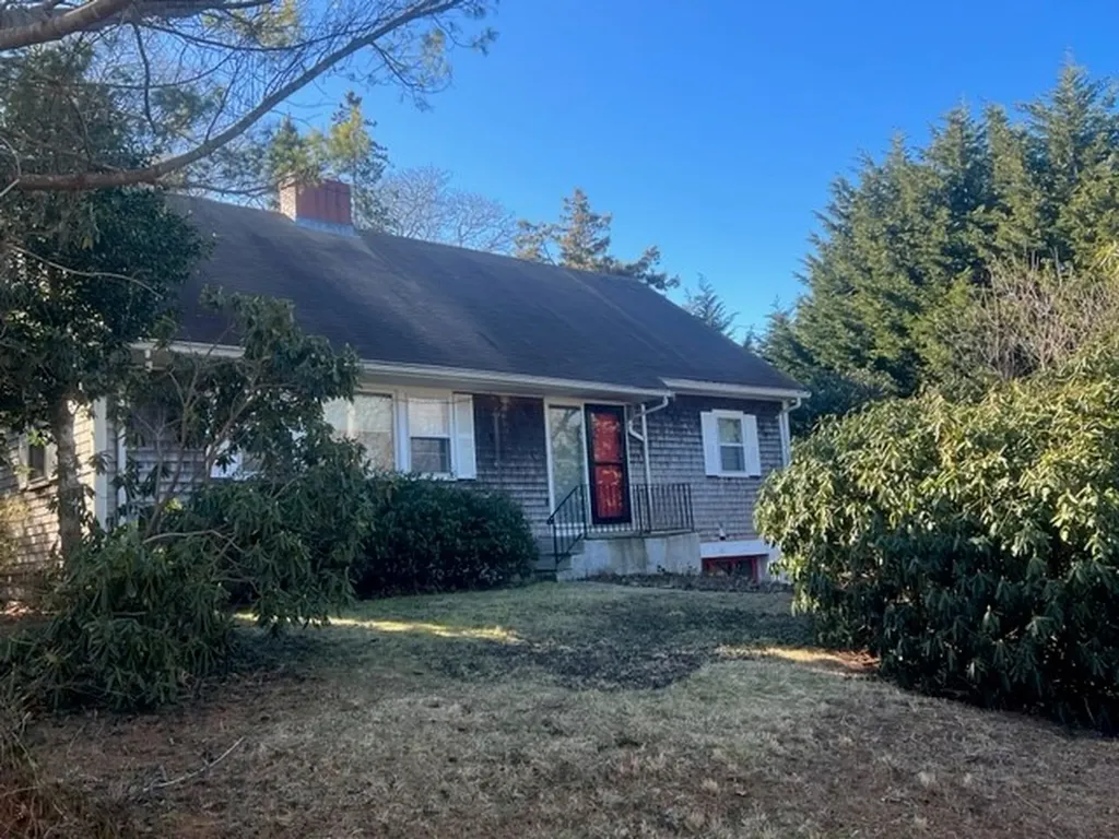 31 Davis Street Vineyard Haven MA 02568