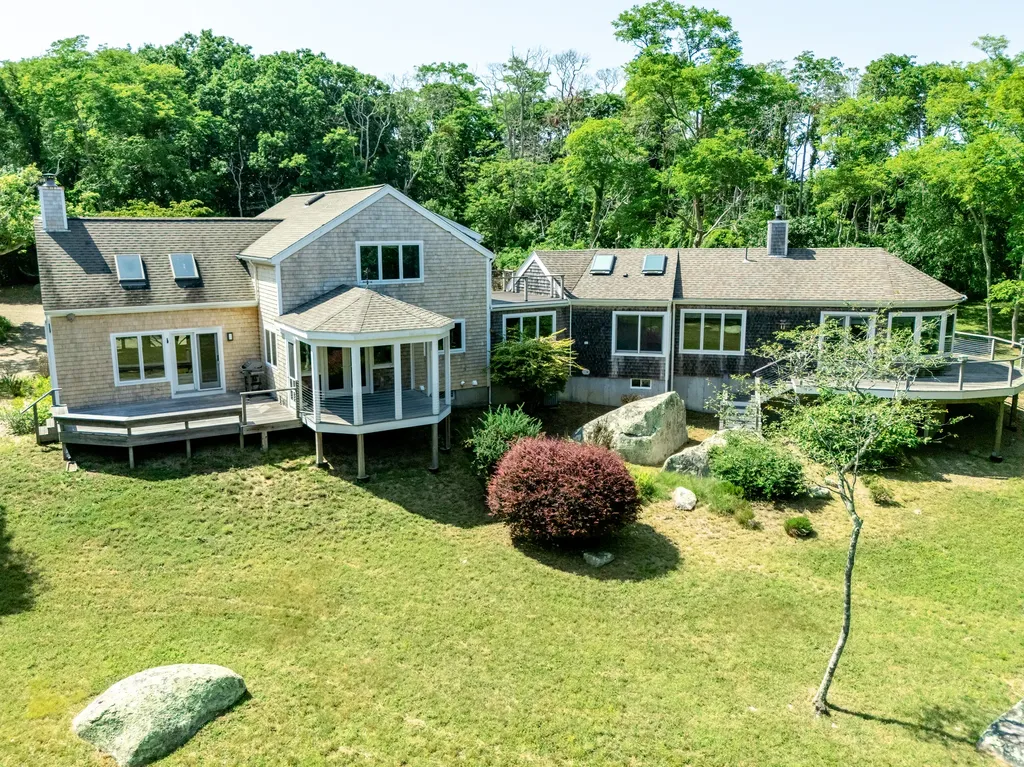 9 Beetlebung Grove Way Chilmark MA 02535