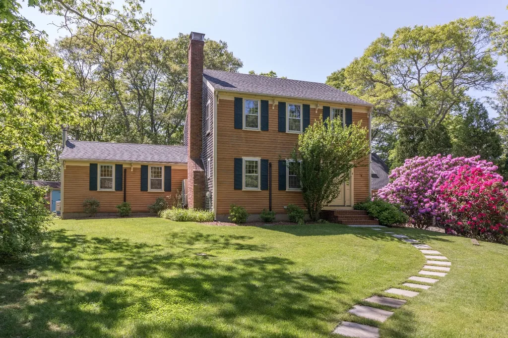 8 School House Village Oak Bluffs MA 02557