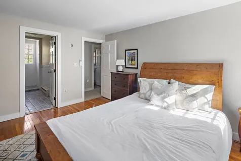 8 School House Village Oak Bluffs MA 02557