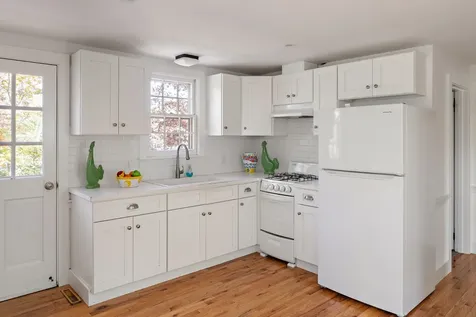 8 School House Village Oak Bluffs MA 02557