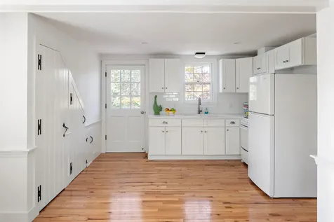 8 School House Village Oak Bluffs MA 02557