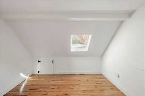 8 School House Village Oak Bluffs MA 02557