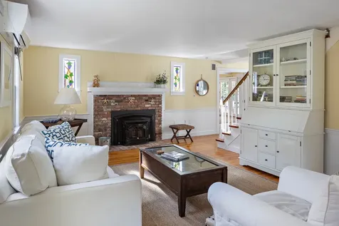 8 School House Village Oak Bluffs MA 02557