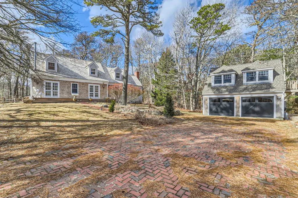 10 Bridge Lane West Tisbury MA 02575
