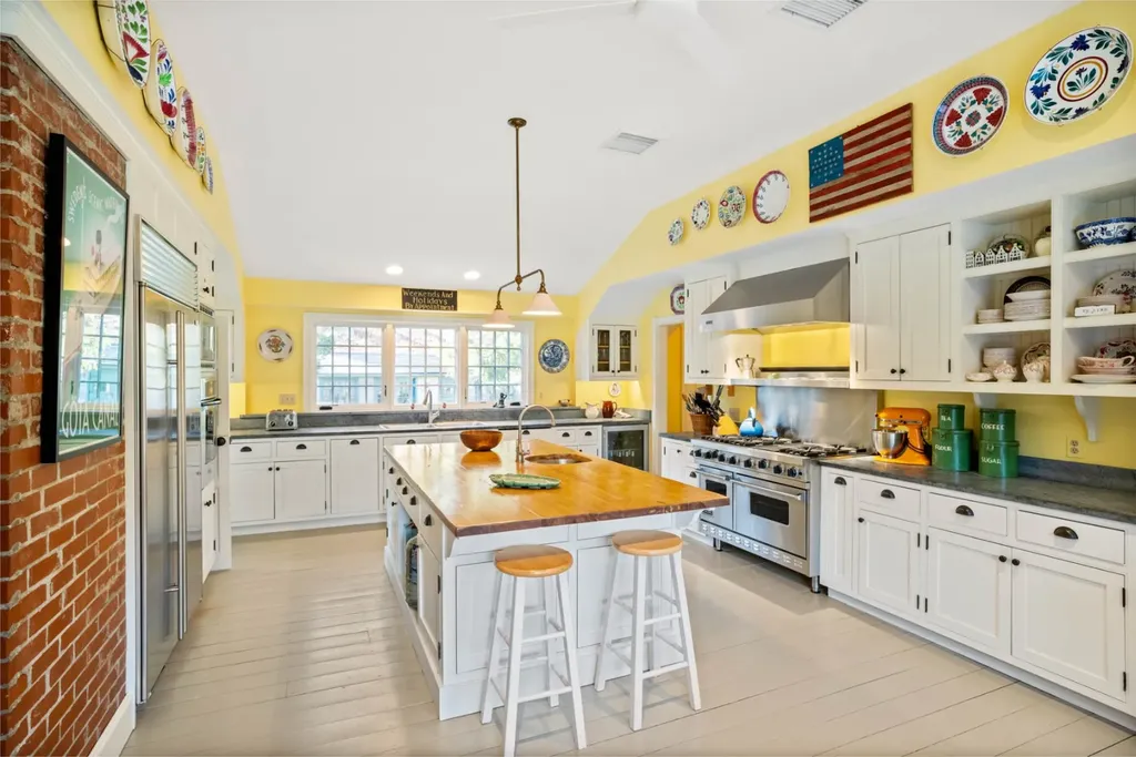 85 North Reservoir Road West Tisbury MA 02575