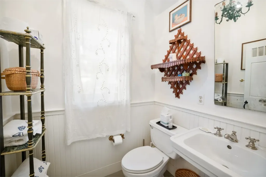 85 North Reservoir Road West Tisbury MA 02575