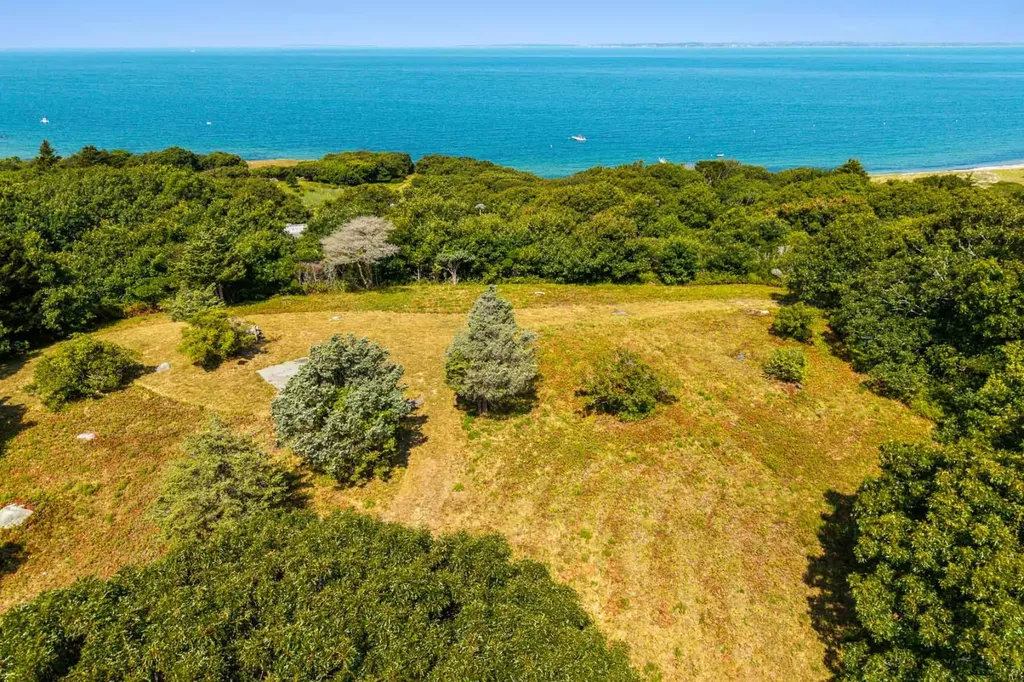 85 North Reservoir Road West Tisbury MA 02575