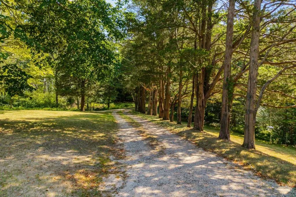 85 North Reservoir Road West Tisbury MA 02575