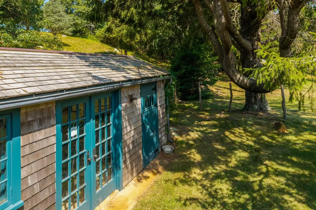 85 North Reservoir Road West Tisbury MA 02575