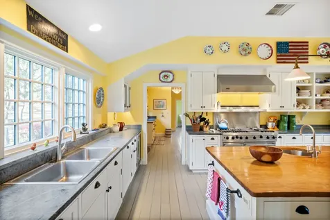 85 North Reservoir Road West Tisbury MA 02575