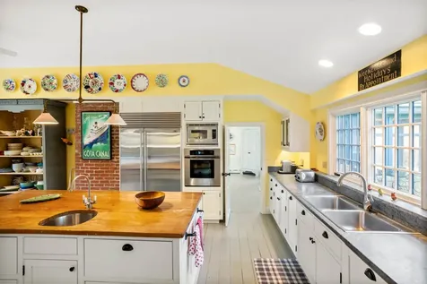 85 North Reservoir Road West Tisbury MA 02575