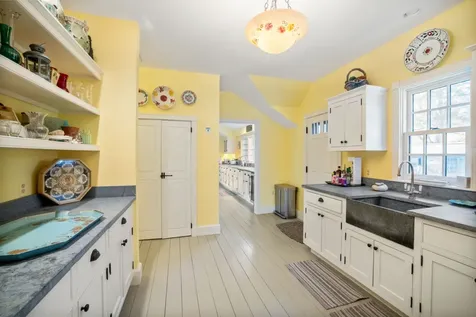 85 North Reservoir Road West Tisbury MA 02575