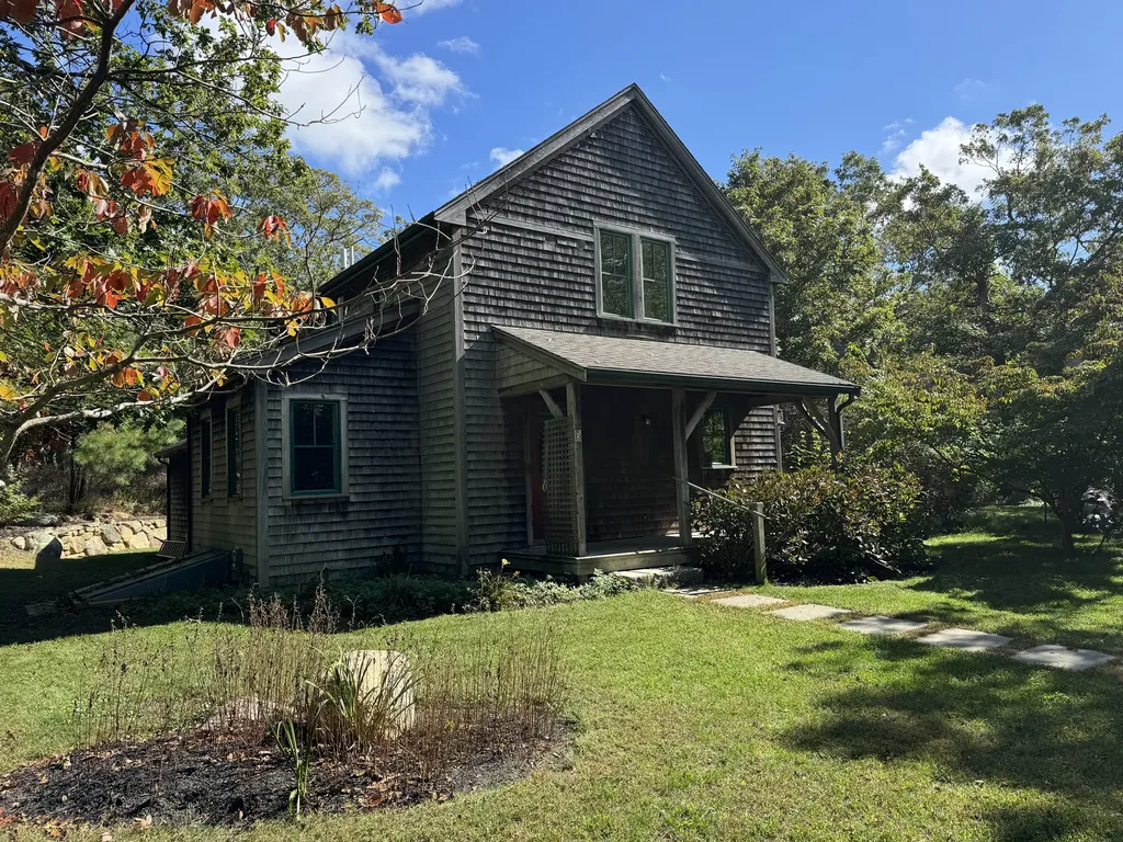 5 Rock Pond Road West Tisbury MA 02568