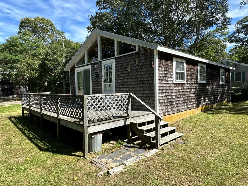 9 Leslies Lane Oak Bluffs MA 02557