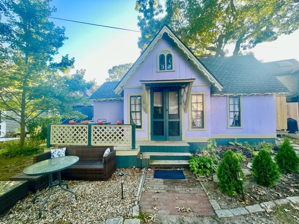 1 Pease Avenue Oak Bluffs MA 02557