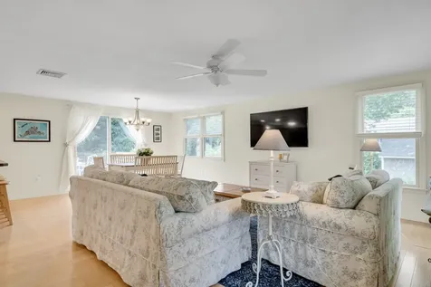 27 Leslies Lane Oak Bluffs MA 02557