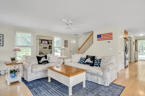 27 Leslies Lane Oak Bluffs MA 02557