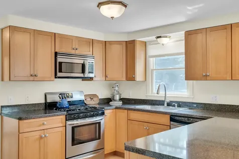 27 Leslies Lane Oak Bluffs MA 02557