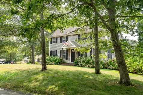 27 Leslies Lane Oak Bluffs MA 02557