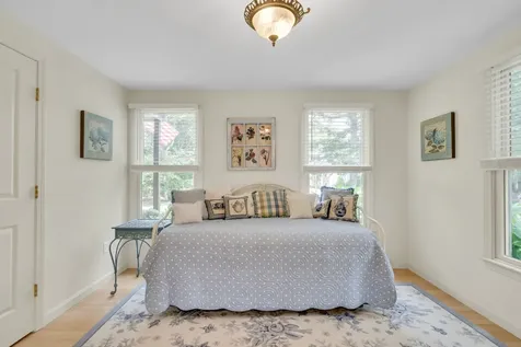 27 Leslies Lane Oak Bluffs MA 02557