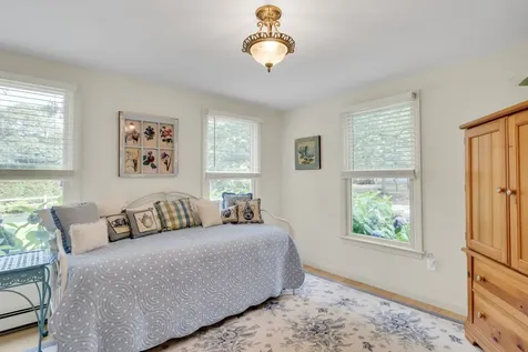 27 Leslies Lane Oak Bluffs MA 02557