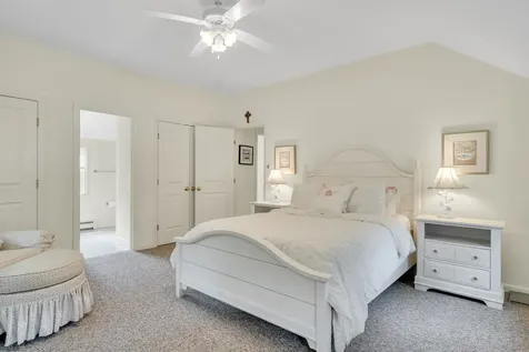 27 Leslies Lane Oak Bluffs MA 02557