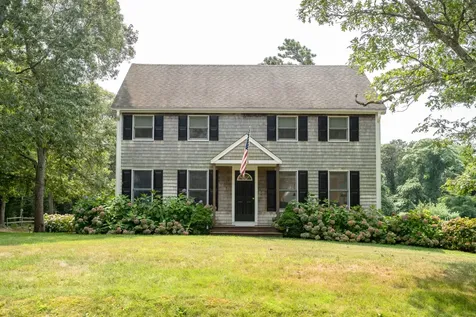 27 Leslies Lane Oak Bluffs MA 02557