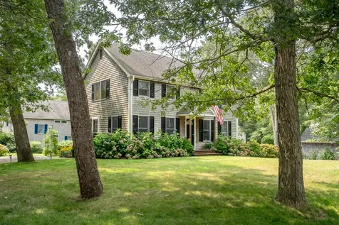 27 Leslies Lane Oak Bluffs MA 02557