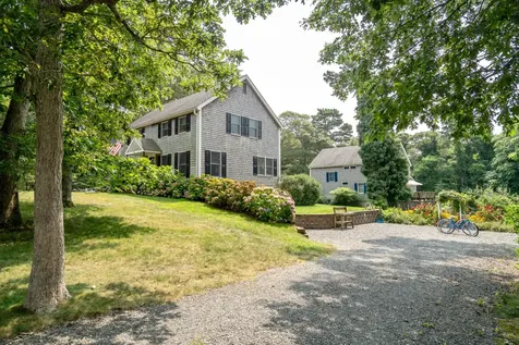 27 Leslies Lane Oak Bluffs MA 02557