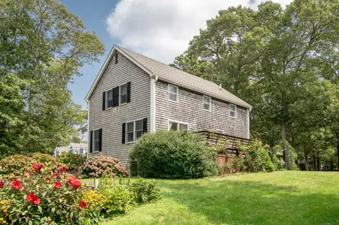 27 Leslies Lane Oak Bluffs MA 02557